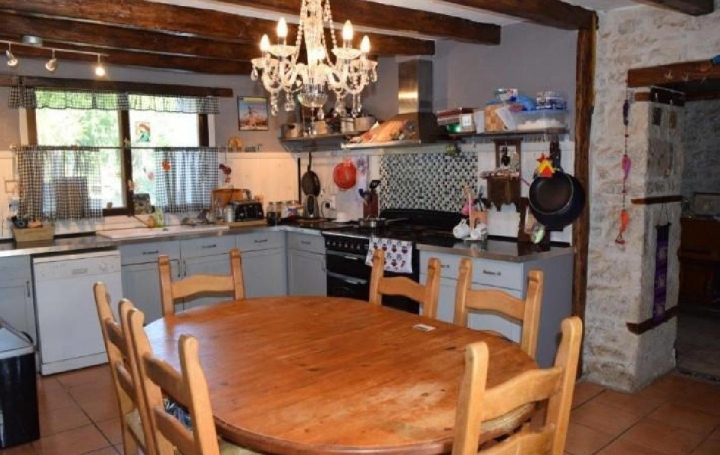 Maison MANSLE (16230)  178 m2 223 400 € 