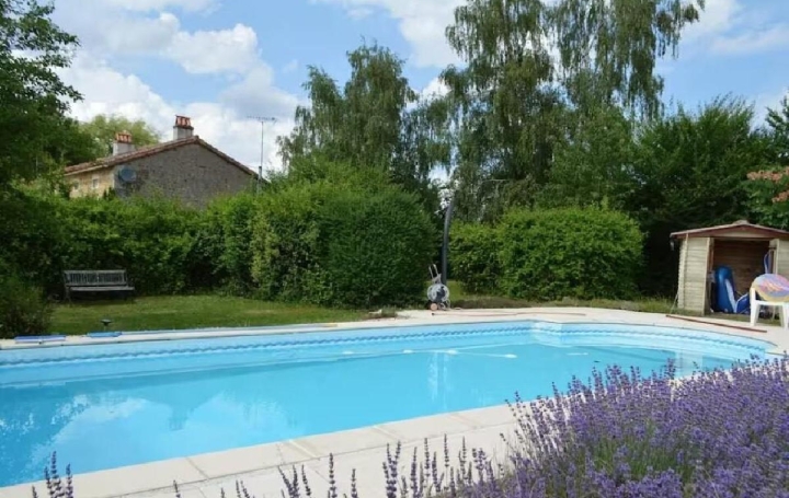 Maison NANTEUIL-EN-VALLEE (16700)  153 m2 220 000 € 