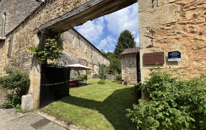 Maison NANTEUIL-EN-VALLEE (16700)  237 m2 297 850 € 