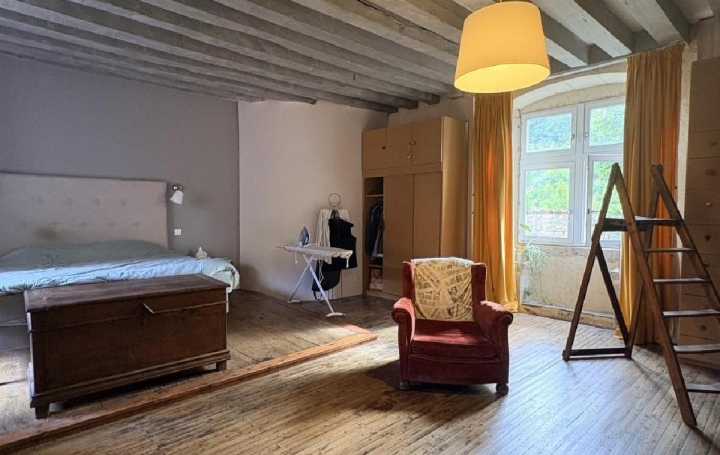 Maison NANTEUIL-EN-VALLEE (16700)  237 m2 297 850 € 