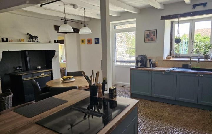 Maison SAINT-CLAUD (16450)  95 m2 186 170 € 