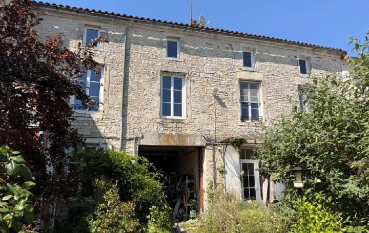 Maison AIGRE (16140)  224 m2 249 950 € 