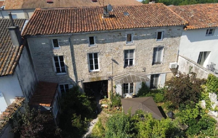Maison AIGRE (16140)  224 m2 249 950 € 