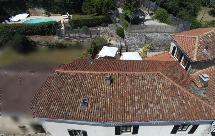 Maison NANTEUIL-EN-VALLEE (16700)  284 m2 440 000 € 