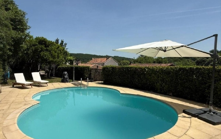 Maison NANTEUIL-EN-VALLEE (16700)  284 m2 440 000 € 