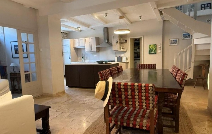 Maison NANTEUIL-EN-VALLEE (16700)  284 m2 440 000 € 