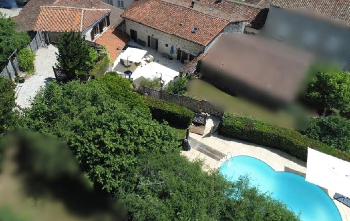 Maison NANTEUIL-EN-VALLEE (16700)  284 m2 440 000 € 