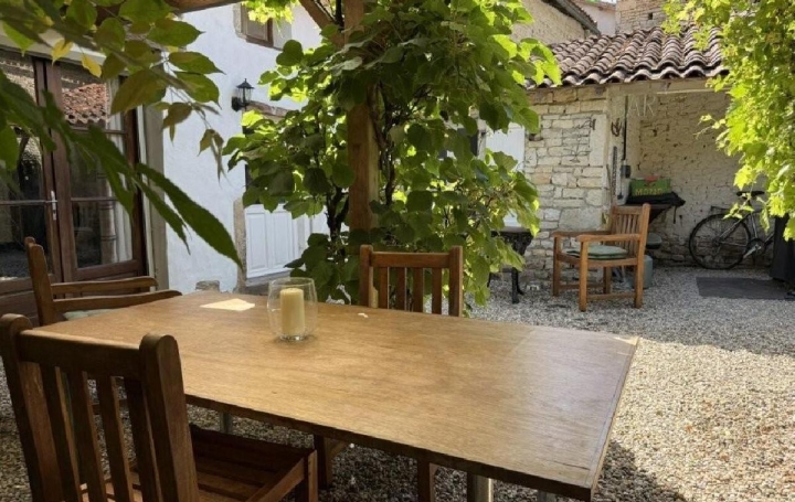 Maison NANTEUIL-EN-VALLEE (16700)  100 m2 145 000 € 