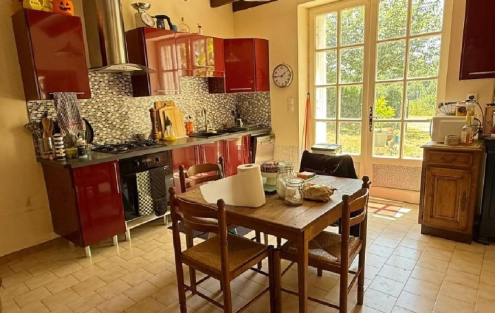 Maison NANTEUIL-EN-VALLEE (16700)  216 m2 170 200 € 