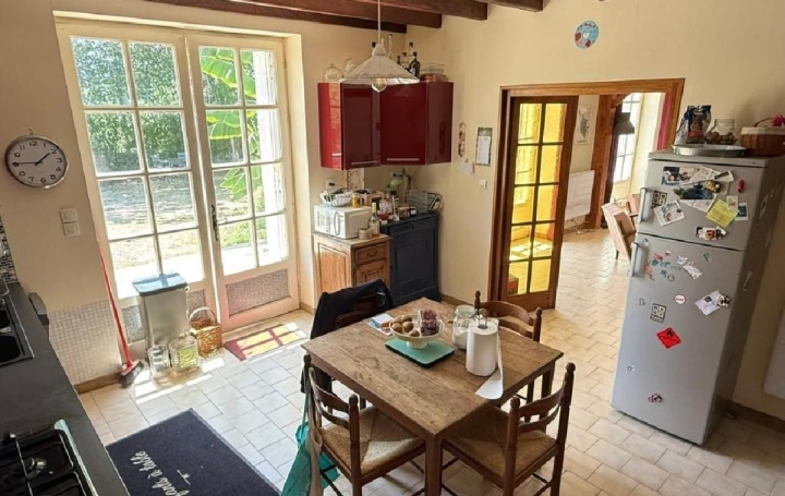 Maison NANTEUIL-EN-VALLEE (16700)  216 m2 170 200 € 