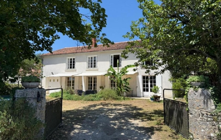Maison NANTEUIL-EN-VALLEE (16700)  216 m2 170 200 € 