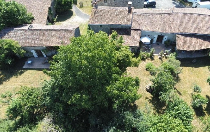 Maison CHAMPAGNE-MOUTON (16350)  302 m2 265 950 € 