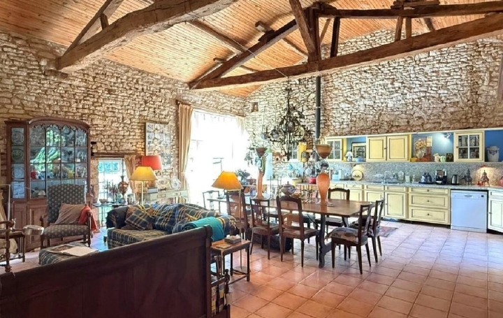 Maison CHAMPAGNE-MOUTON (16350)  302 m2 265 950 € 