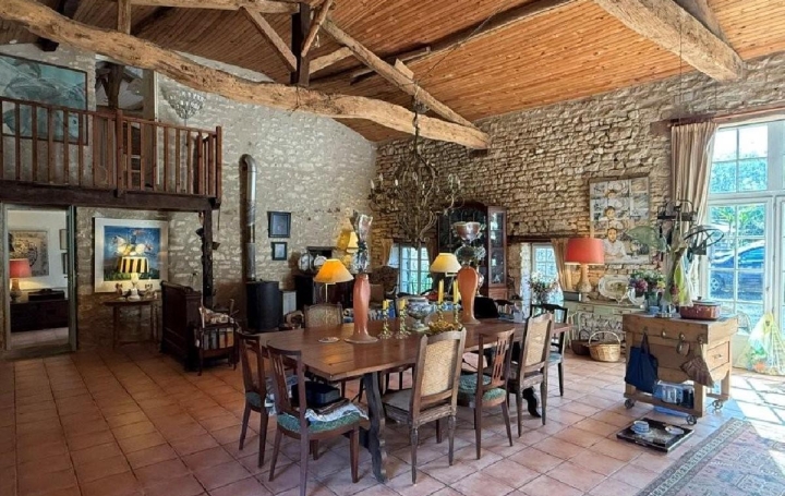Maison CHAMPAGNE-MOUTON (16350)  302 m2 265 950 € 