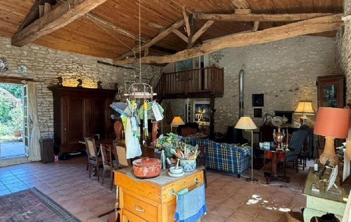 Maison CHAMPAGNE-MOUTON (16350)  302 m2 265 950 € 