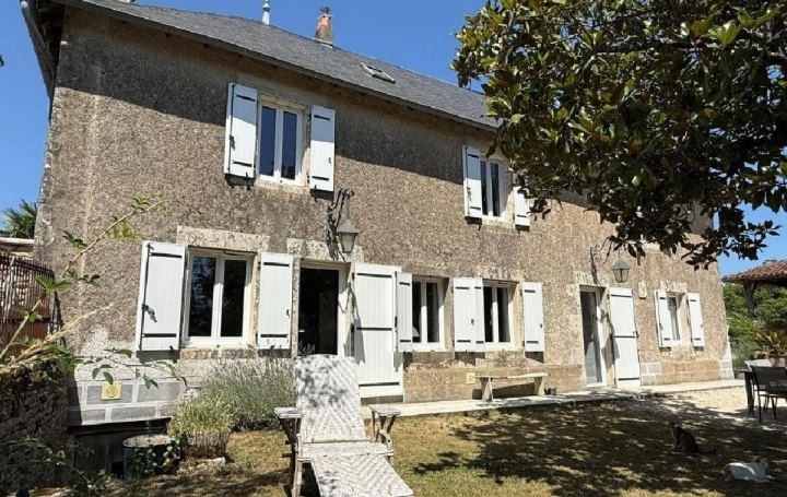 Maison RUFFEC (16700)  140 m2 271 270 € 