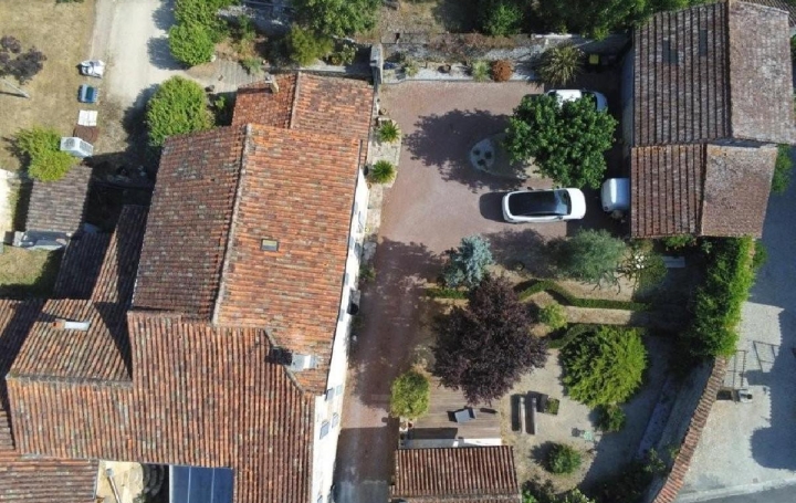 Maison VERTEUIL-SUR-CHARENTE (16510)  241 m2 315 785 € 
