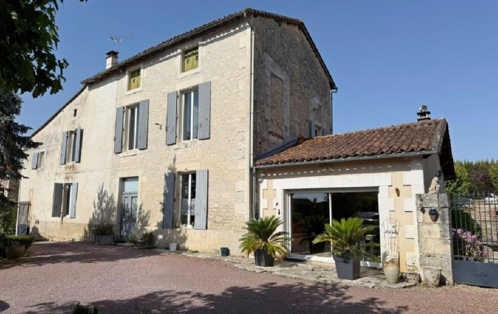 Maison VERTEUIL-SUR-CHARENTE (16510)  241 m2 315 785 € 