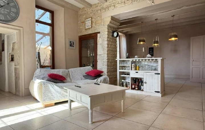 Maison VERTEUIL-SUR-CHARENTE (16510)  241 m2 315 785 € 