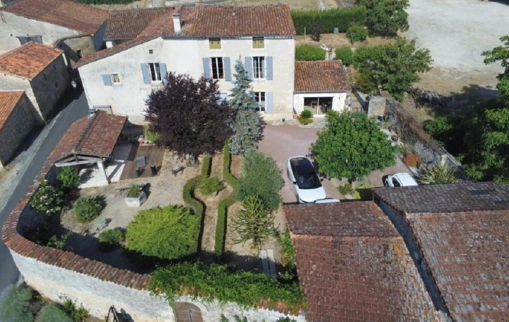 Maison VERTEUIL-SUR-CHARENTE (16510)  241 m2 315 785 € 