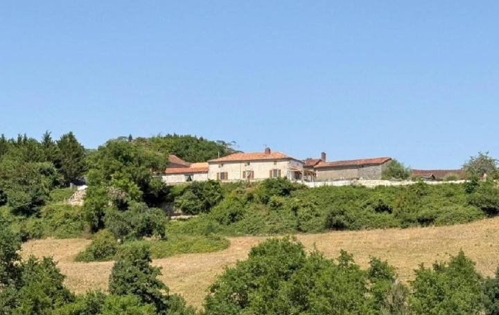 Maison CHARROUX (86250)  231 m2 399 950 € 