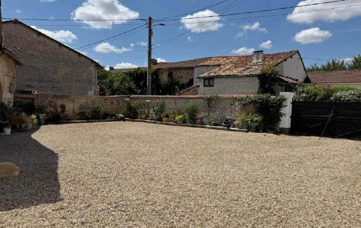 Maison CIVRAY (86400)  227 m2 249 950 € 