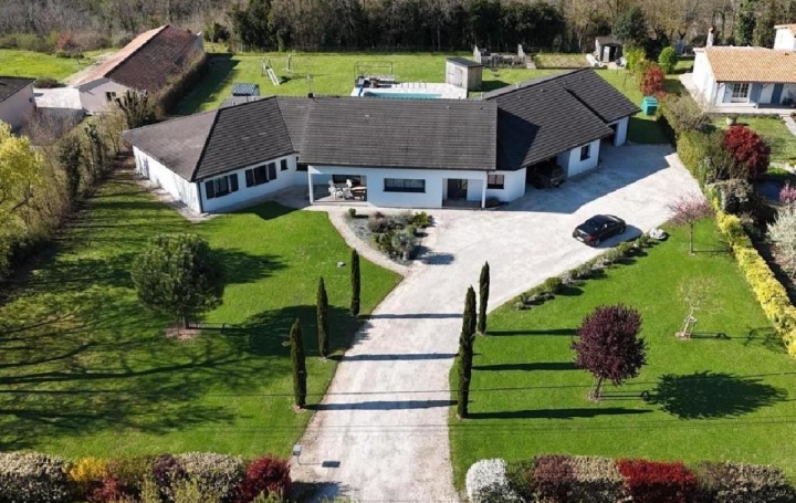 Maison RUFFEC (16700)  257 m2 399 950 € 