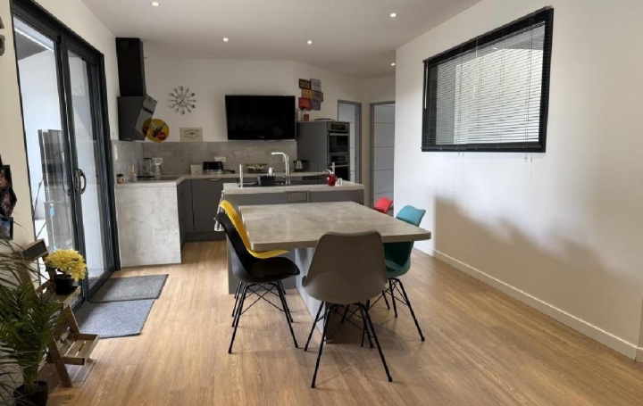 Maison RUFFEC (16700)  257 m2 399 950 € 