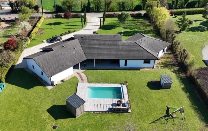 Maison RUFFEC (16700)  257 m2 399 950 € 
