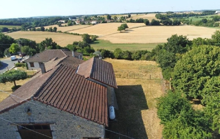 Maison RUFFEC (16700)  92 m2 99 950 € 
