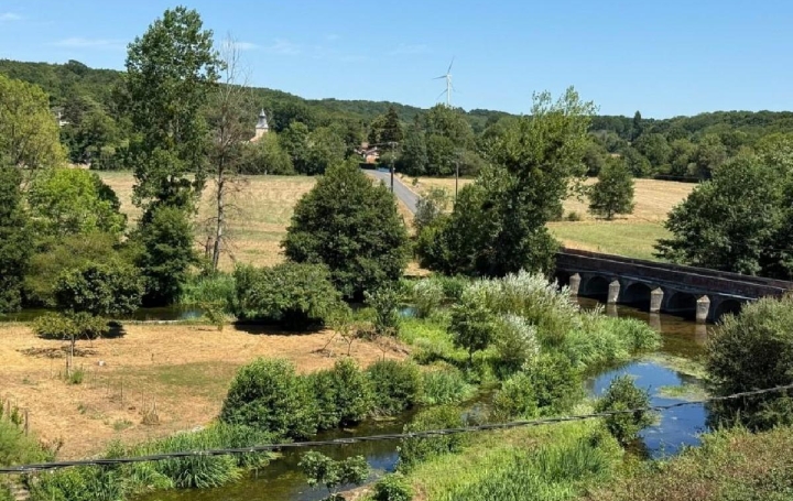 Maison CIVRAY (86400)  152 m2 223 000 € 