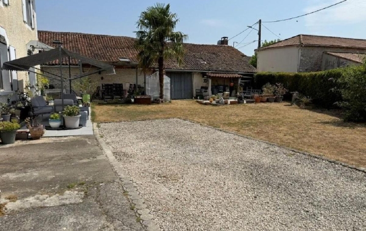 Maison CHEF-BOUTONNE (79110)  162 m2 175 530 € 