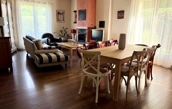 Maison RUFFEC (16700)  105 m2 207 400 € 