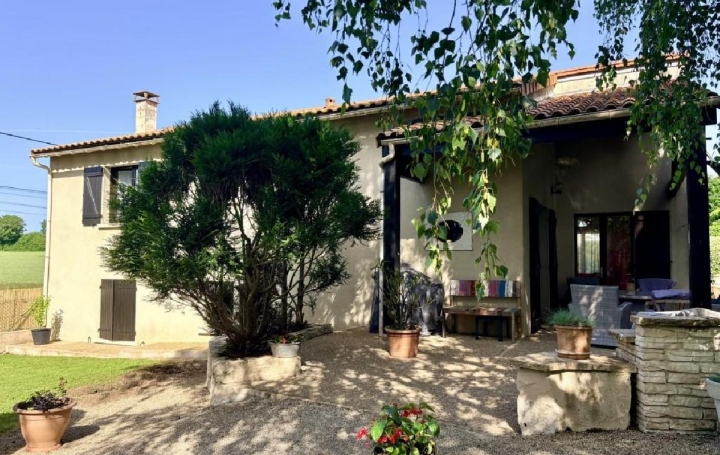 Maison RUFFEC (16700)  105 m2 207 400 € 