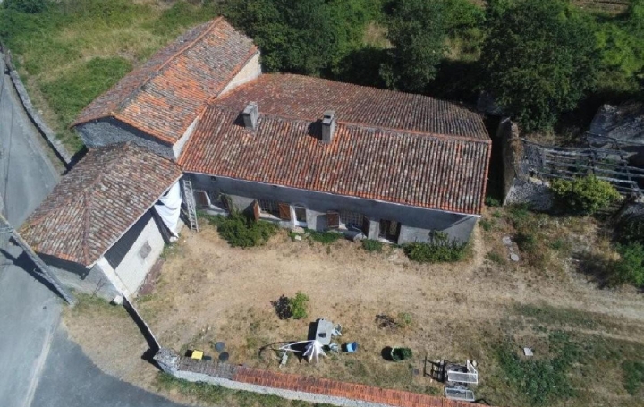 Maison VILLEFAGNAN (16240)  181 m2 60 000 € 