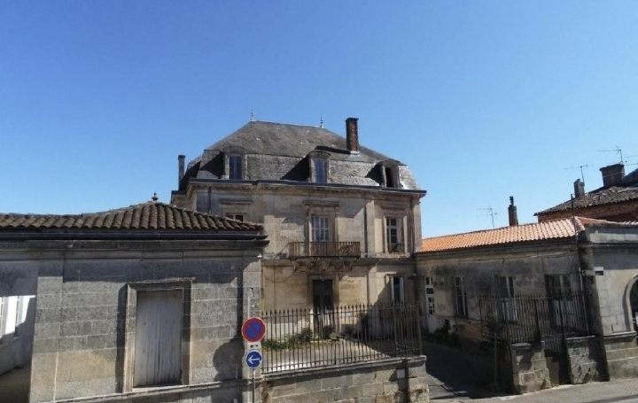 Maison RUFFEC (16700)  49 m2 180 850 € 