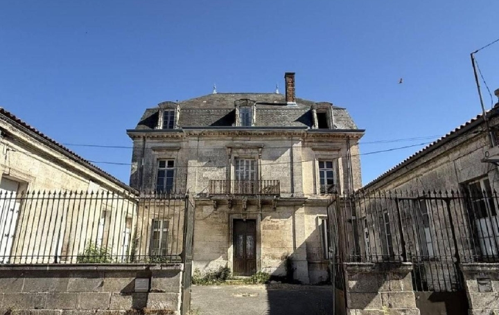 Maison RUFFEC (16700)  49 m2 180 850 € 