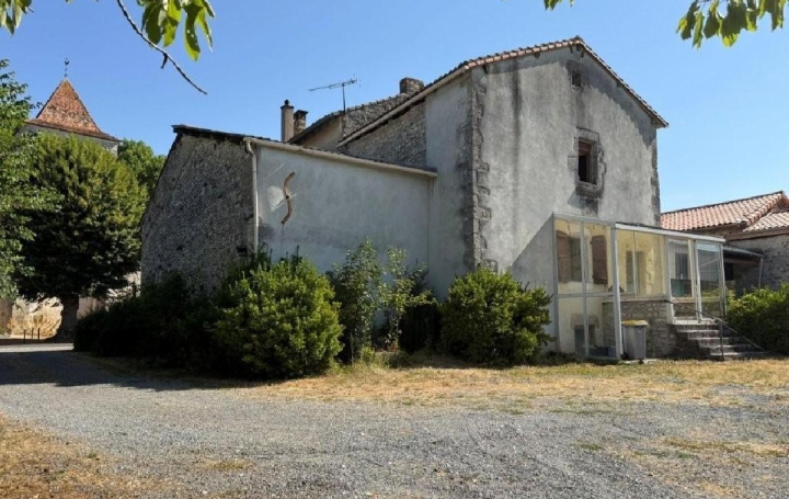 Maison AUNAC (16460)  169 m2 118 275 € 