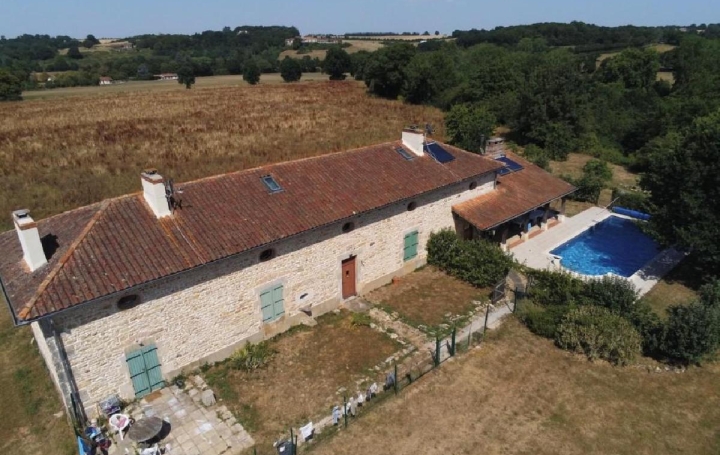 Maison CHARROUX (86250)  240 m2 421 000 € 