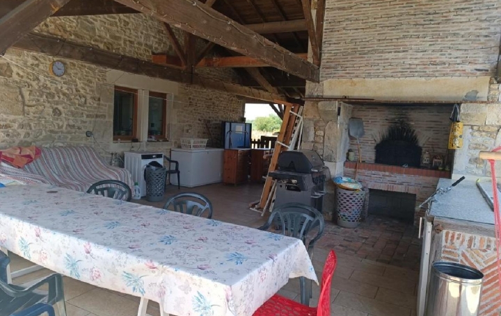 Maison CHARROUX (86250)  240 m2 421 000 € 