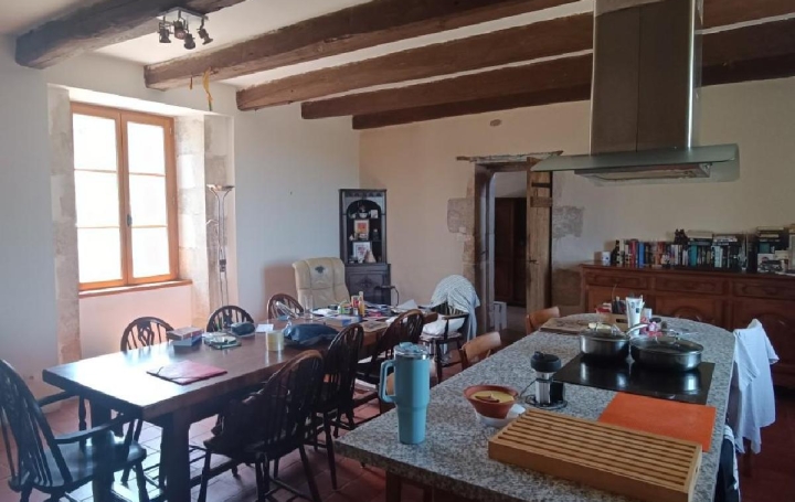 Maison CHARROUX (86250)  240 m2 421 000 € 