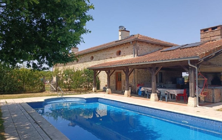 Maison CHARROUX (86250)  240 m2 421 000 € 