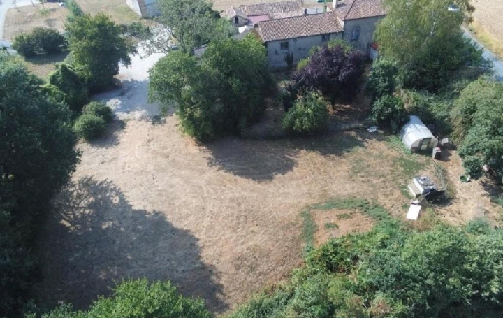 Maison RUFFEC (16700)  342 m2 220 000 € 