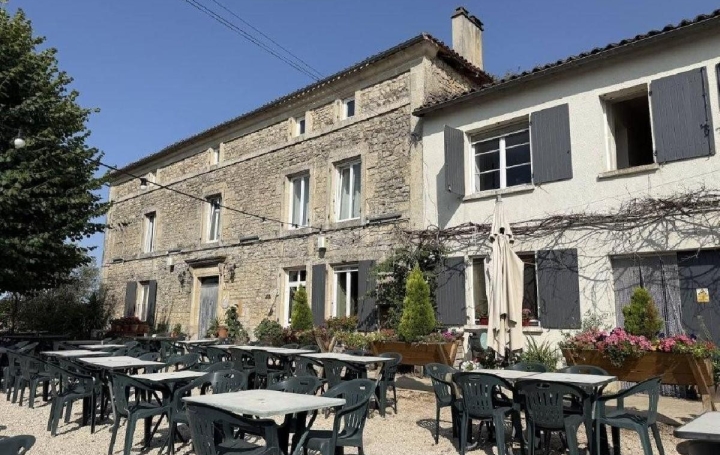 Maison RUFFEC (16700)  342 m2 220 000 € 