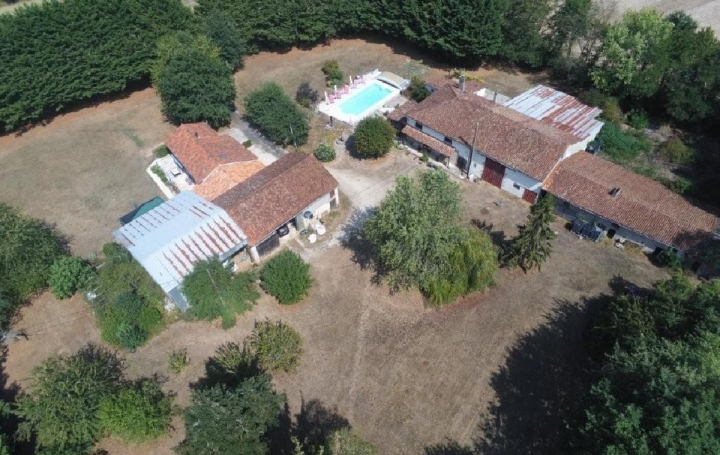 Maison CHARROUX (86250)  307 m2 421 000 € 