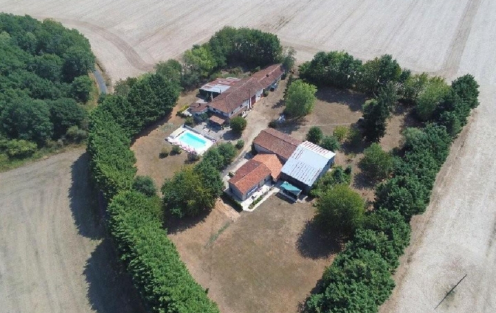 Maison CHARROUX (86250)  307 m2 421 000 € 