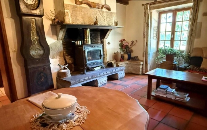 Maison CHAMPAGNE-MOUTON (16350)  136 m2 112 900 € 