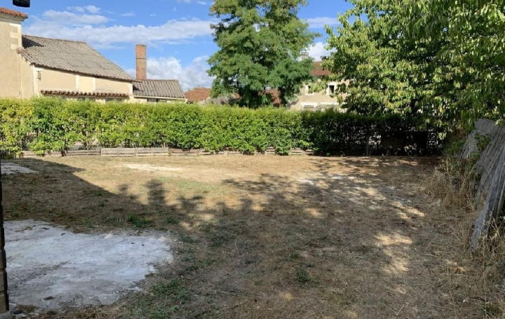 Maison RUFFEC (16700)  114 m2 123 650 € 