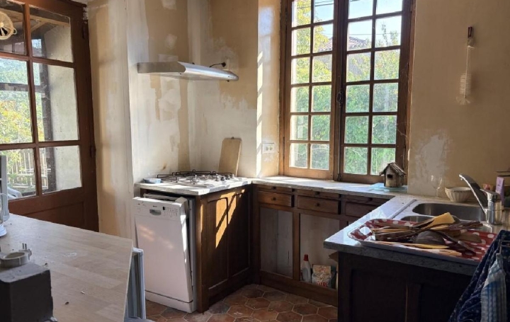 Maison NANTEUIL-EN-VALLEE (16700)  85 m2 65 000 € 