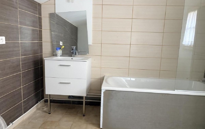 Maison NANTEUIL-EN-VALLEE (16700)  85 m2 65 000 € 